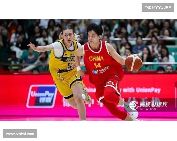 杨舒予首节闪耀全场！板，三分球精准力团队