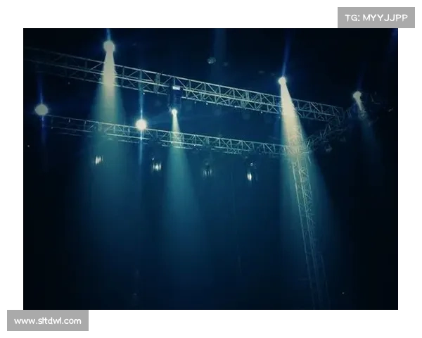 马祖拉直言:聚光灯的光芒不会更亮,除非换上新灯泡(聚光灯照射序幕即将被拉开) 马祖拉直言:聚光灯的光芒不会更亮,除非换上新灯泡(聚光灯照射序幕即将被拉开)