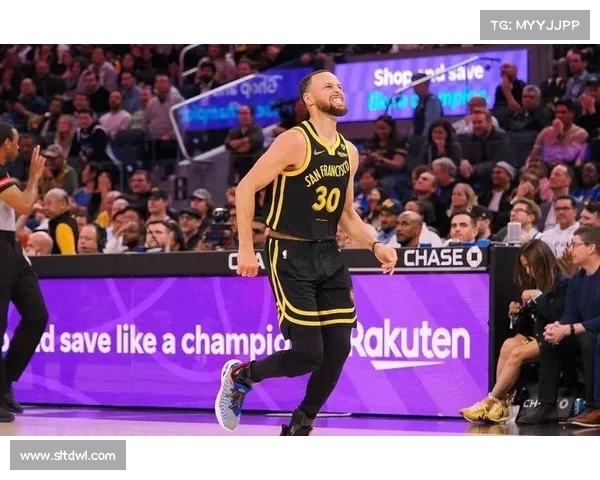 太阳逆袭战胜雷霆，布克率队逆转