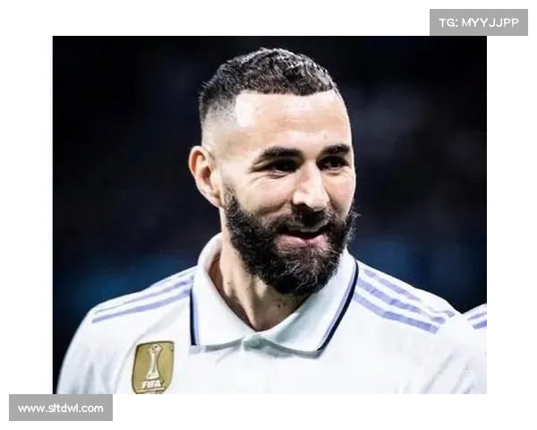 即使是假期,本泽马依然坚持训练:社媒晒照向球迷展示决心 即使是假期,本泽马依然坚持训练:社媒晒照向球迷展示决心